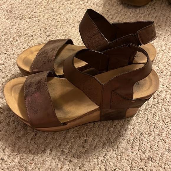 Pierre Dumas Wedges (Size 8 1/2) - Picture 4 of 13